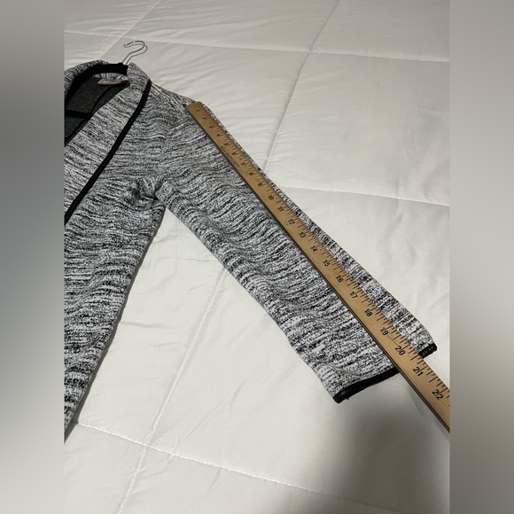 Chico's Open Front Jacket Black & White Print w/ Faux Leather Look Trim Size 1 - Picture 3 of 7